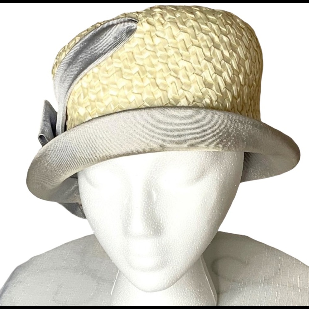 Vintage Lilly Dache Cloche hat **RARE FIND**